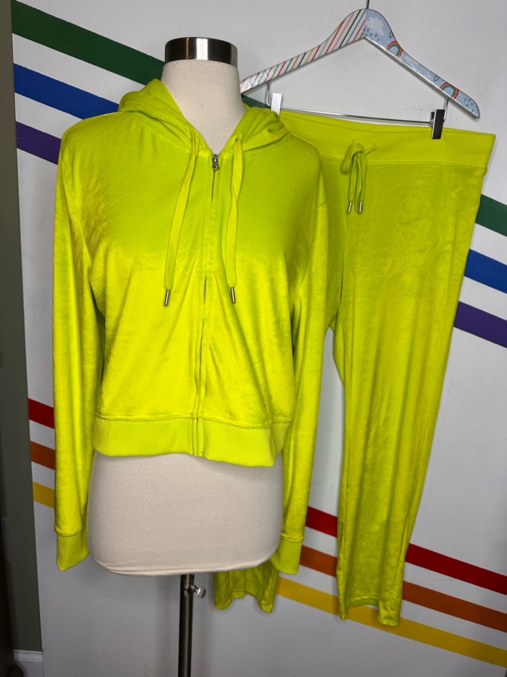 Aerie lime green velvet sweatsuit size XL